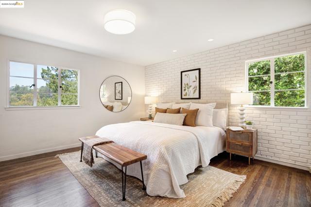 6257 Girvin Dr, Oakland CA: https://media.crmls.org/mediaz/8bd54d47-083e-4c95-93a0-9b86f9857888.jpg