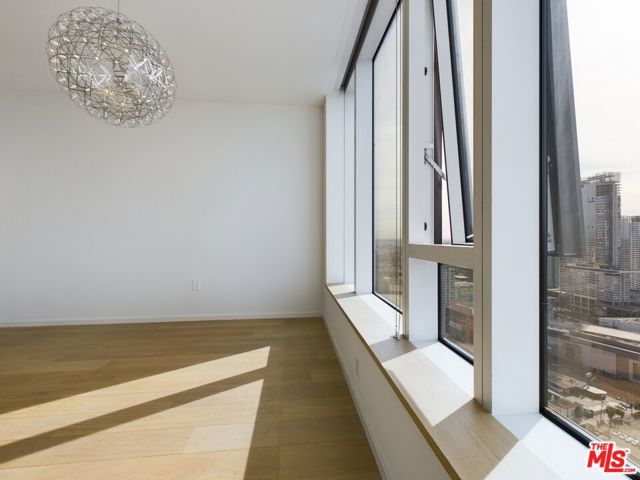 Image 4 of 16 For 889 Francisco Street 3801
