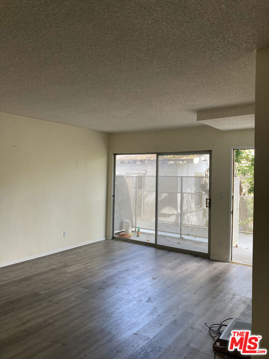 844 6Th Street, Santa Monica CA: https://media.crmls.org/mediaz/8bd5fdc8-bc01-4fbb-b131-457087c79c21.jpg