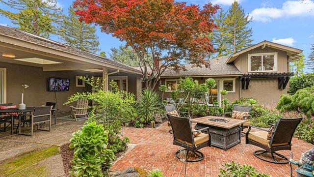 161 E Floresta Way, Portola Valley CA: https://media.crmls.org/mediaz/8bd69325-ed00-48c1-8fc9-ba7773fae708.jpg