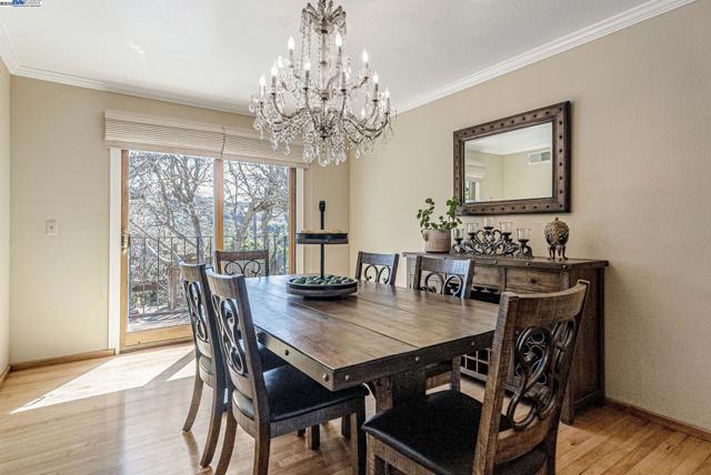 25660 Paul Ct, Hayward CA: https://media.crmls.org/mediaz/8bd6d45a-edab-41d7-9b4a-73c33524584c.jpg