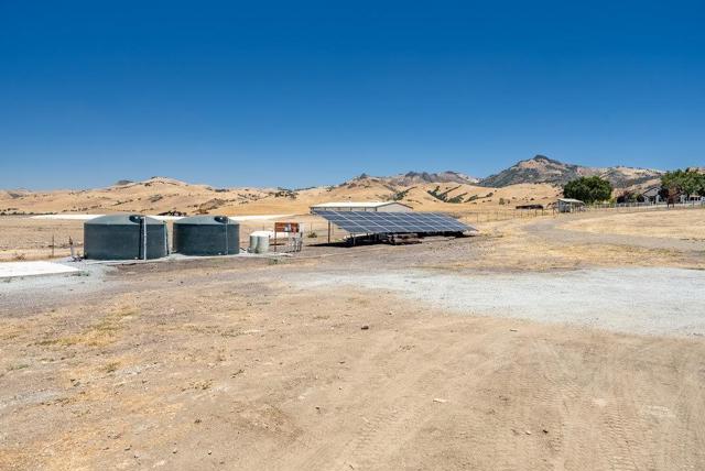 3000 Coppa Court, Hollister CA: https://media.crmls.org/mediaz/8bd77fb5-89d9-464d-af1c-51a32b4bd20e.jpg