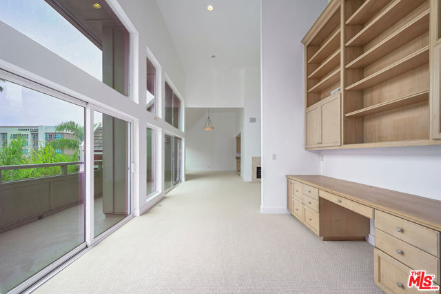4250 Via Dolce, Marina del Rey CA: https://media.crmls.org/mediaz/8bd80b15-4b1b-45f1-9028-6c2eb2549457.jpg