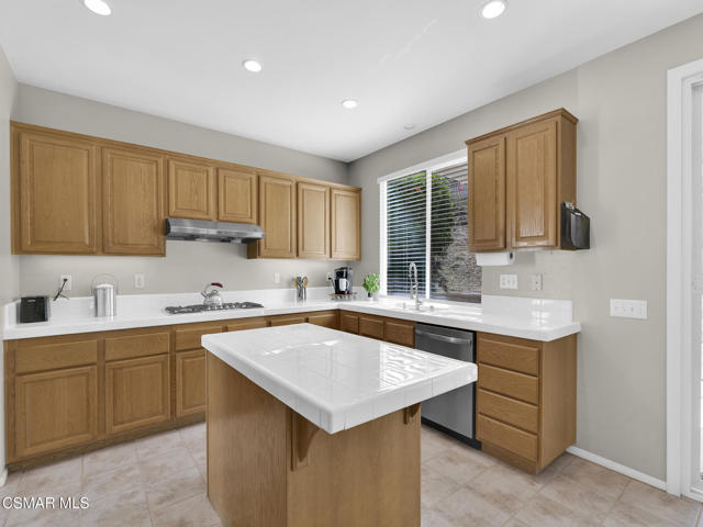 659 N Muirfield Avenue, Simi Valley CA: https://media.crmls.org/mediaz/8bd86c5f-1251-43d7-ad52-fc96de43b059.jpg