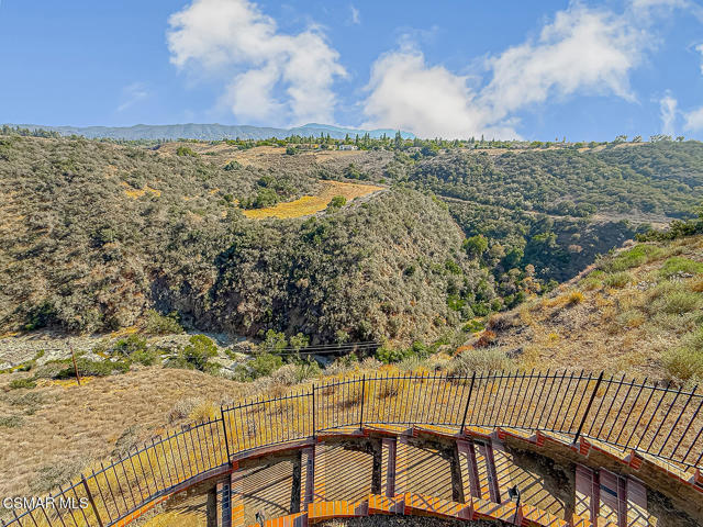 1832 Calle Salto, Thousand Oaks CA: https://media.crmls.org/mediaz/8bd8814d-849e-47f2-a25a-acf85263d388.jpg