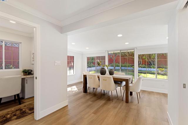 1692 Maryland St, Redwood City CA: https://media.crmls.org/mediaz/8bd8c2a9-74cf-4461-a9a6-758f7018d4e4.jpg