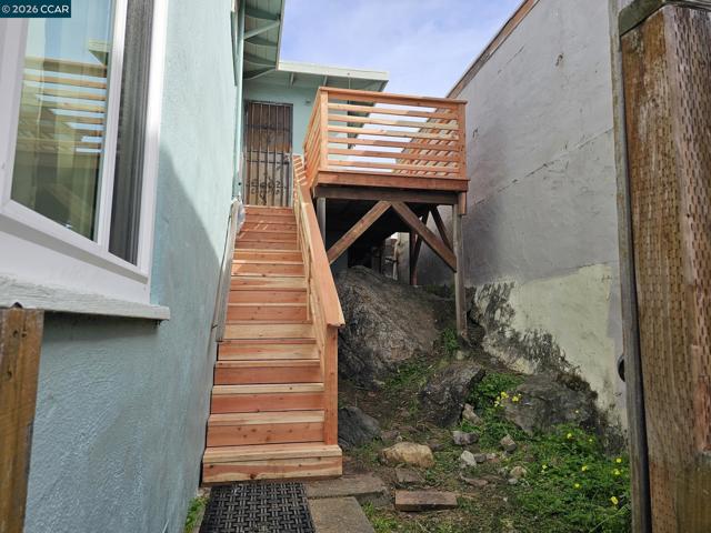 Image 36 of 38 For 627 Kern St  