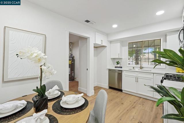 1021 Frienza Avenue, Sacramento CA: https://media.crmls.org/mediaz/8bd97151-b917-4ebb-b3d1-ddc173559d44.jpg