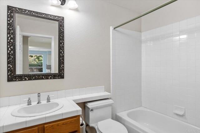 Detail Gallery Image 28 of 33 For 4976 Bella Collina St, Oceanside,  CA 92056 - 5 Beds | 3 Baths