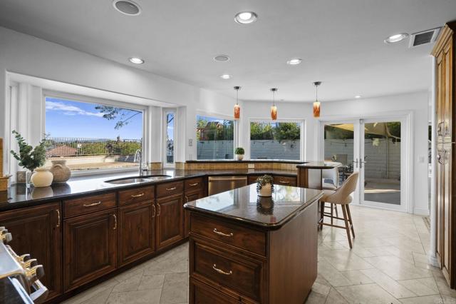 213 Via Palacio, Encinitas CA: https://media.crmls.org/mediaz/8bd9d3f2-3297-44ec-8386-a8bc9a216187.jpg