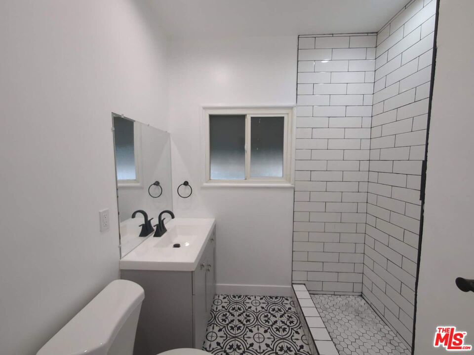 https://media.crmls.org/mediaz/8bda9d15-c8f7-4dc3-96e2-ac85368dda93.jpg?preset=X-Large
