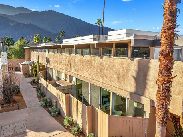 1111 E Palm Canyon Drive, Palm Springs CA: https://media.crmls.org/mediaz/8bdb42af-4e74-40b9-875c-6905546db101.jpg