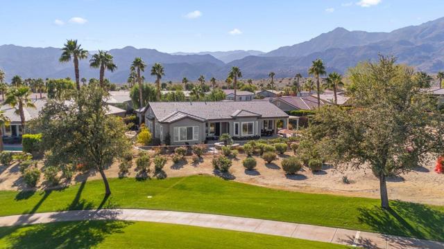 81196 Victoria Lane, La Quinta CA: https://media.crmls.org/mediaz/8bdb6f16-50a6-434c-b970-2d5be6ce73c4.jpg