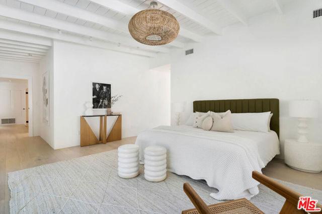2600 Zorada Drive, Los Angeles CA: https://media.crmls.org/mediaz/8bdb7057-4459-43b7-9ff0-d4fed0f41a01.jpg