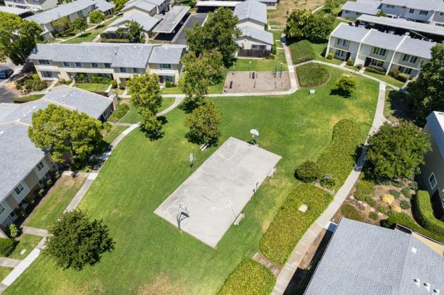 1810 Queen Victoria Way, San Jose CA: https://media.crmls.org/mediaz/8bdc0960-a6f2-4d02-9ce9-1ee5a0f013d5.jpg