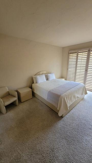 54673 Oakhill, La Quinta CA: https://media.crmls.org/mediaz/8bdc2148-e924-44da-a9c0-d7b9e6ba10bd.jpg