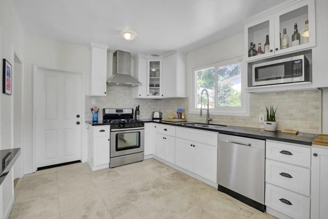 192 Oak Court, Menlo Park CA: https://media.crmls.org/mediaz/8bdc72aa-6d27-460f-a046-e56c4285711d.jpg