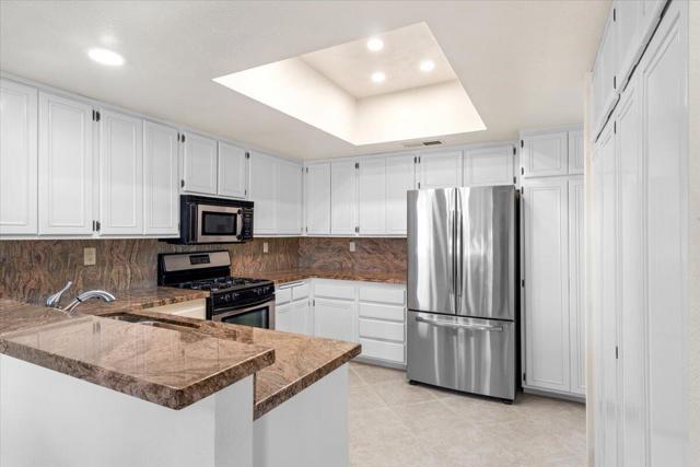 55566 Southern, La Quinta CA: https://media.crmls.org/mediaz/8bdd3772-e443-4f71-841d-7afd2550dc58.jpg