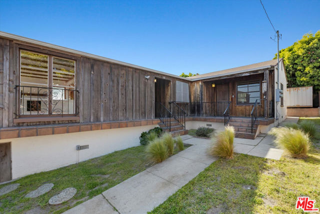 711 Pier Avenue, Santa Monica CA: https://media.crmls.org/mediaz/8bdd3b86-f45f-4ce6-87ba-63959eb7e8dc.jpg