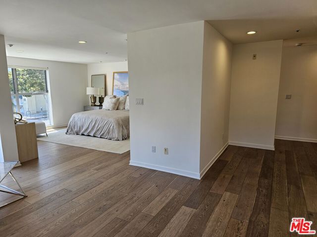 1617 Broadway, Santa Monica CA: https://media.crmls.org/mediaz/8bddb41b-6ade-4df3-abce-e58af0c424df.jpg