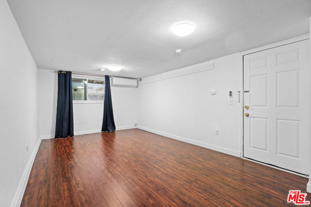 3941 2nd Avenue, Los Angeles CA: https://media.crmls.org/mediaz/8bde18c5-bc2c-480b-8d5e-cd5164c370bb.jpg