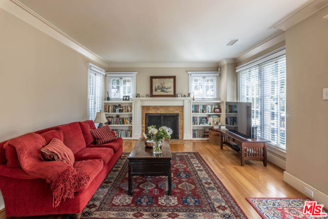 880 WELLESLEY Avenue, Los Angeles CA: https://media.crmls.org/mediaz/8bde3653-6427-46a9-b5f9-a3c5bfa68dbc.jpg