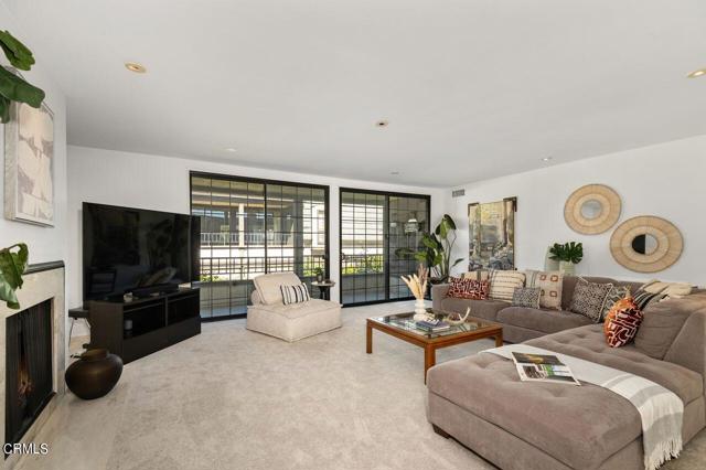 Detail Gallery Image 5 of 22 For 885 S Orange Grove Bld #18,  Pasadena,  CA 91105 - 3 Beds | 2/1 Baths