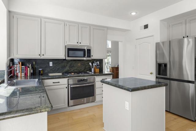 Detail Gallery Image 18 of 45 For 32147 Corte Florecita, Temecula,  CA 92592 - 5 Beds | 3 Baths