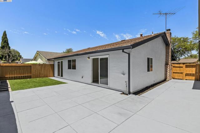 32555 Lake Bridgeport St, Fremont CA: https://media.crmls.org/mediaz/8bdea960-cdfd-4ede-a3b2-31d77d1b3686.jpg