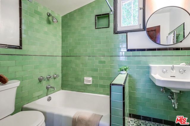 1105 E Claremont Street, Pasadena CA: https://media.crmls.org/mediaz/8bdeab0b-2fc4-4dda-83a8-cb7d3cda0b8d.jpg