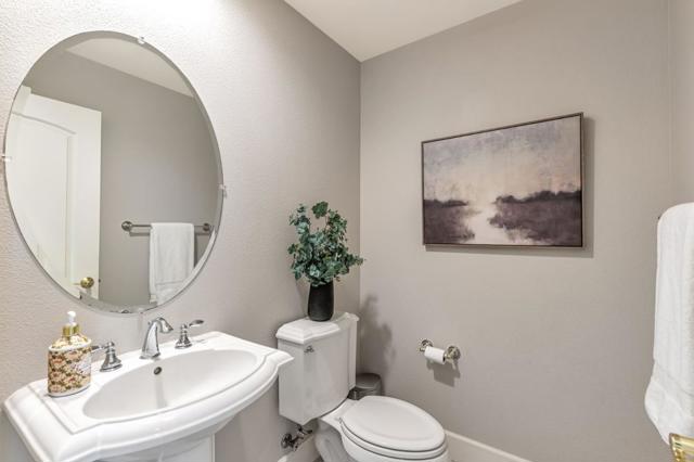 2645 Muirfield Way, Gilroy CA: https://media.crmls.org/mediaz/8bdf06ca-9017-49d9-9987-434ff8296b22.jpg