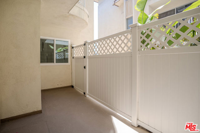 5625 Sumner Way, Culver City, California 90230, 1 Bedroom Bedrooms, ,1 BathroomBathrooms,Condominium,For Sale,Sumner,24407281