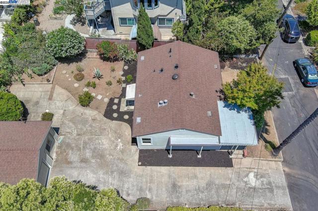 17673 Dorson Ln, Castro Valley CA: https://media.crmls.org/mediaz/8bdf16b0-35c0-472b-b0a1-4aabe69452aa.jpg