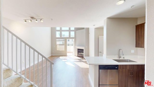 1040 Glendon Avenue, Los Angeles CA: https://media.crmls.org/mediaz/8bdf5f80-db62-4fc0-99f7-43fe54ed96be.jpg