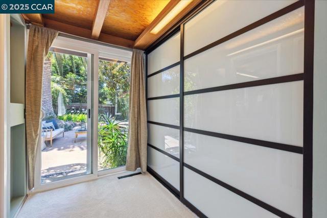 1759 Crescent Dr, Walnut Creek CA: https://media.crmls.org/mediaz/8bdfb09e-3ea9-4776-a4d4-368e649013a9.jpg