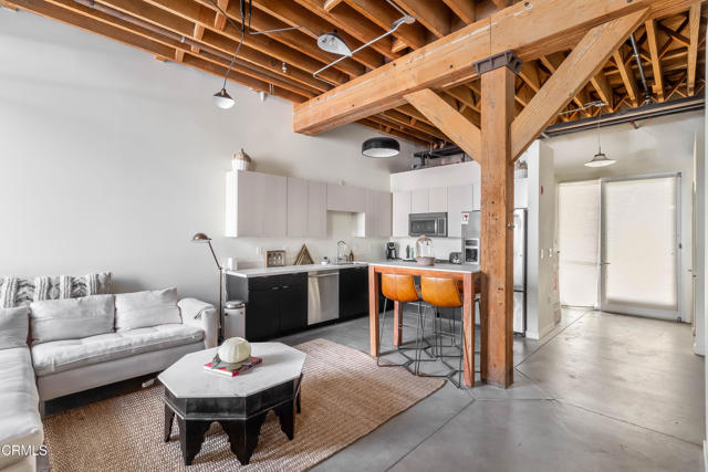 Detail Gallery Image 2 of 21 For 527 Molino St #108,  Los Angeles,  CA 90013 - 2 Beds | 1/1 Baths