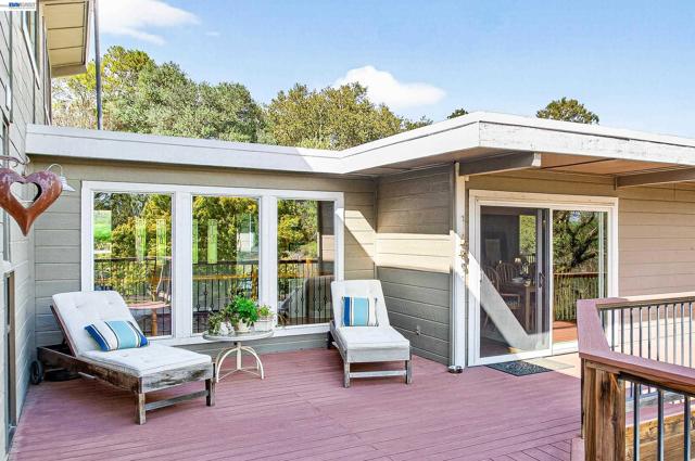 10700 Foothill Rd, Sunol CA: https://media.crmls.org/mediaz/8be07b90-7d8b-48d3-ad83-ccc8787d349d.jpg