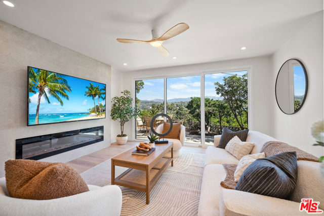 3260 Sagamore Way, Los Angeles CA: https://media.crmls.org/mediaz/8be08f75-9cab-4e9d-a97e-6a9e34866fc8.jpg