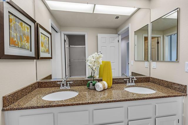 7777 Crossridge Rd, Dublin CA: https://media.crmls.org/mediaz/8be0ba58-b00f-4f51-9668-664ee812f3cb.jpg