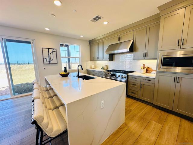 11324 Caminito Rodar, San Diego CA: https://media.crmls.org/mediaz/8be0e334-9e3b-4cb5-ac0b-8c31ac07b65b.jpg