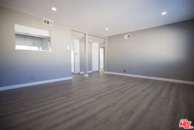 1013 Allen Avenue, Glendale CA: https://media.crmls.org/mediaz/8be124e5-eff3-4e2c-a6af-e025fc7c0c1d.jpg