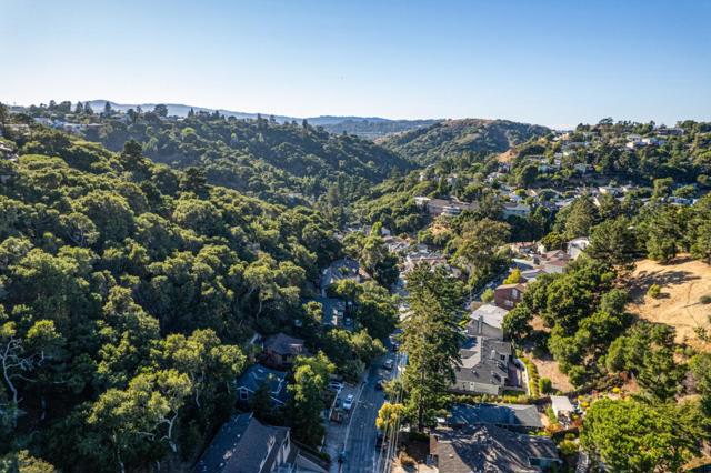 2851 San Juan Boulevard, Belmont CA: https://media.crmls.org/mediaz/8be168b6-6b98-41b3-8aee-f4aee67fdd8b.jpg