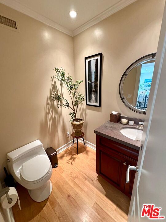 328 15th Street, Santa Monica CA: https://media.crmls.org/mediaz/8be17fbb-4996-48cf-8dda-9a224527bccc.jpg