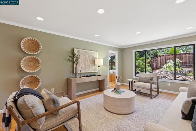 728 San Bruno Ct, Concord CA: https://media.crmls.org/mediaz/8be197c3-5ac8-4ecb-bcd2-1e4add5c3dad.jpg