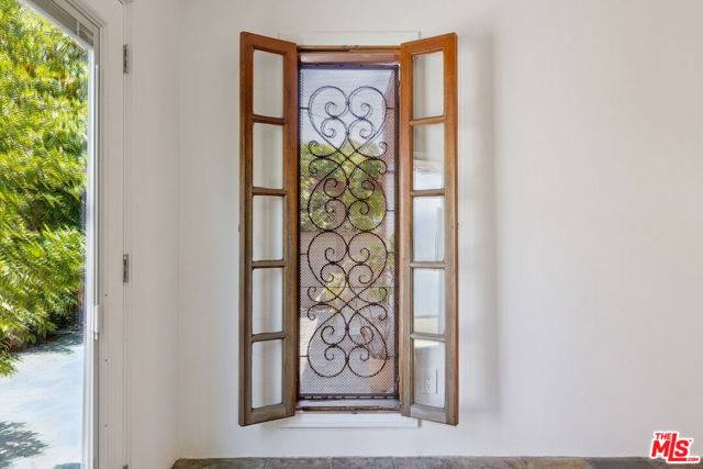 11819 Juniette Street, Culver City CA: https://media.crmls.org/mediaz/8be2016e-2fb1-41ec-bdf3-1be68aaaec67.jpg