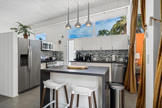 2875 E Wyman Drive, Palm Springs, CA 92262