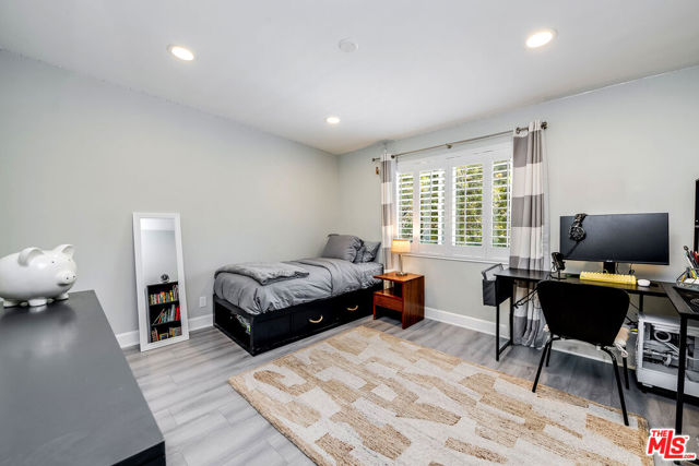 3544 Laurel Canyon Boulevard, Studio City CA: https://media.crmls.org/mediaz/8be2f6c0-2700-4243-97d1-88bc387a6eff.jpg