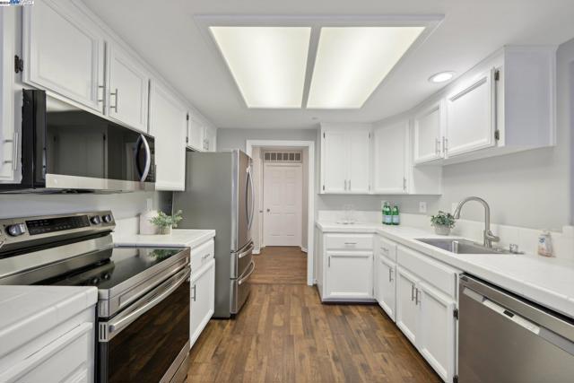 Image 8 of 40 For 22530 3rd St  107