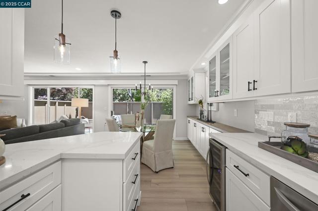 3209 Golden Rain Rd, Walnut Creek CA: https://media.crmls.org/mediaz/8be47939-b87a-490a-9287-028dcb6850a3.jpg