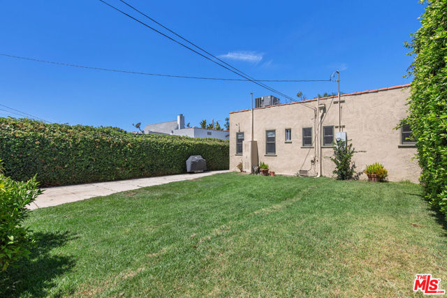 1628 Sycamore Avenue, Los Angeles, California 90019, 2 Bedrooms Bedrooms, ,1 BathroomBathrooms,Single Family Residence,For Sale,Sycamore,24372563